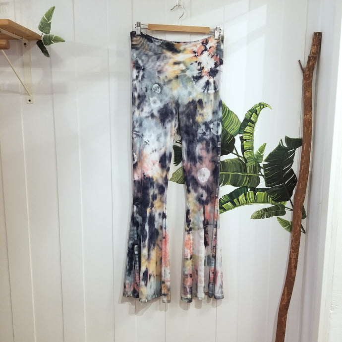 The perfect flares for everyday. Featuring a wide high rise waistband with a fitted leg flaring out from the knees. This is a unique and original hand-dyed pant using non-toxic dyes in our organic bamboo rib knit fabric that is so luxuriously soft + comfy, you won't want to take them off!