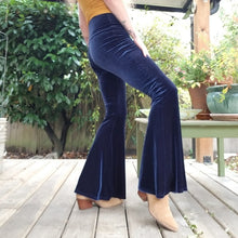 Load image into Gallery viewer, Absolute chic coziness in these must have flares! Featuring a nice wide medium-high rise fit waistband, the leg is fitted to the knees and flow out into a super flared hem, just slip on up these classics and have fun mixing + matching them with all of our other knit styles as well as everything else in your wardrobe!
