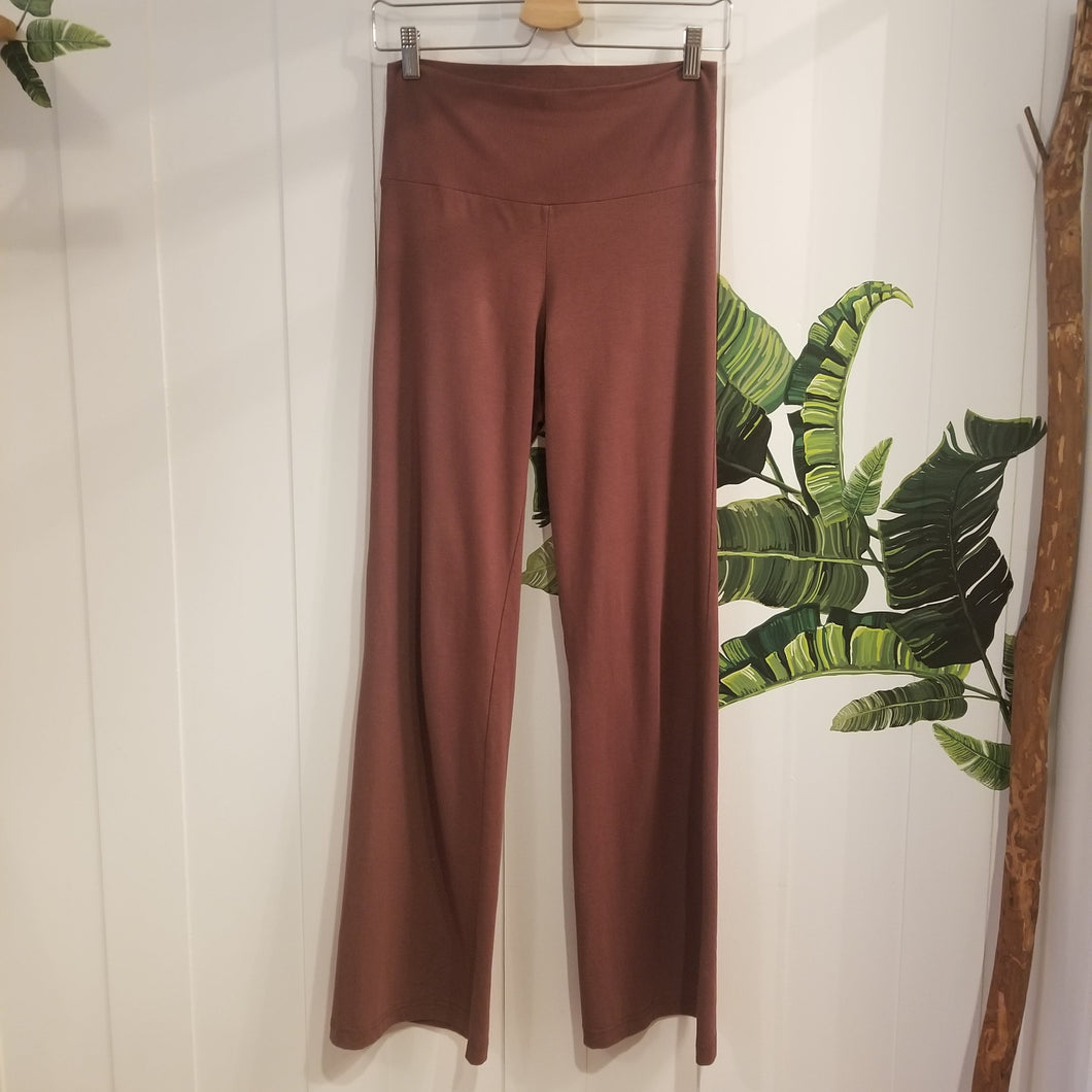 The ultimate in comfort, classic active to lounge pant for everyday. Featuring a nice wide waistband that can either be worn up for a higher waist look or folded over for a low-rise look. They are fitted in the waist and hips and the leg flows down into a nice relaxed straight leg. From day to night, lounge, do your yoga + stretches or just simply wear these to feel good, relaxed + comfy in!