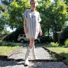 Load image into Gallery viewer, A classic oversized tunic dress for the everyday. This is a 2&quot; shorter version than our regular Banded Freedom Dress. Featuring a scoop neckline with an extended shoulder with loose fitting sleeve bands + patch pockets. Designed for the days spent lounging around the house, playing in the garden, reading a good book + working in your home office, this dress is so versatile. Feel the comfort in this style + the freedom to do it!
