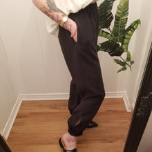 Load image into Gallery viewer, A classic easy fit pant for the everyday. Featuring elasticized waist + ankles as well as pockets in the side seams. Designed for the days spent lounging around the house, playing in the garden, reading a good book + working in your home office, these pants are so versatile. Feel the comfort in this style + the freedom to do it!
