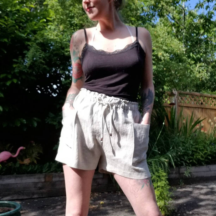 A classic super relaxed fit short for the everyday. Featuring an elasticized waist with drawstring and patch pockets. Designed for the days spent lounging around the house, playing in the garden, reading a good book + working in your home office, these shorts are so versatile. Feel the comfort in this style + the freedom to do it!